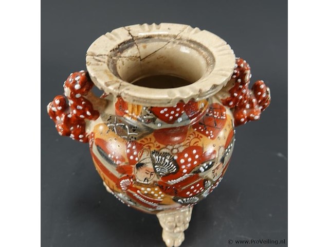 Antieke of vintage japans satsuma-stijl pot of vaas. - afbeelding 2 van  5