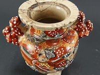 Antieke of vintage japans satsuma-stijl pot of vaas. - afbeelding 2 van  5