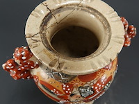 Antieke of vintage japans satsuma-stijl pot of vaas. - afbeelding 4 van  5
