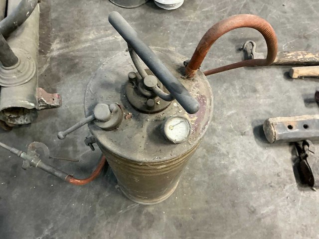 Antieke onkruidspuit en waterpomp koper - afbeelding 3 van  4