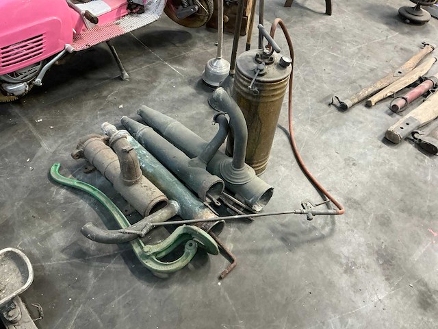 Antieke onkruidspuit en waterpomp koper - afbeelding 1 van  4