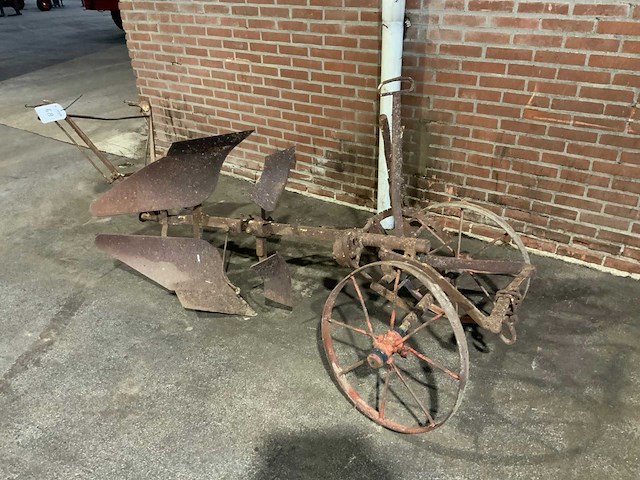 Antieke paardenploeg - afbeelding 1 van  4