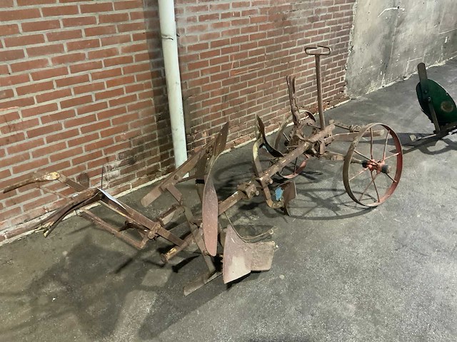 Antieke paardenploeg - afbeelding 2 van  4