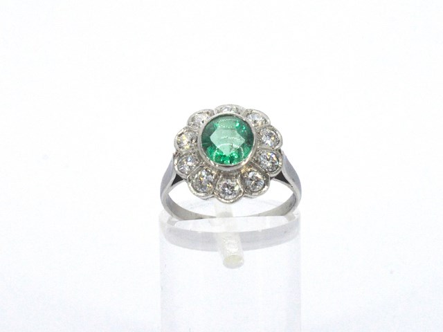Antieke platina ring met een colombiaanse smaragd en natuurlijke diamanten - afbeelding 4 van  11