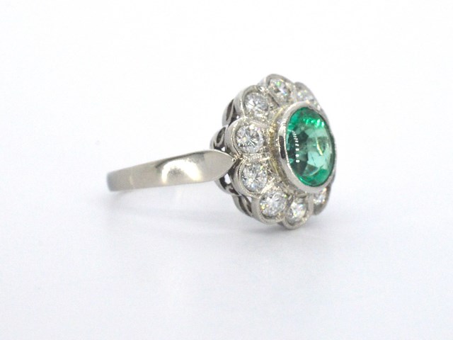 Antieke platina ring met een colombiaanse smaragd en natuurlijke diamanten - afbeelding 6 van  11