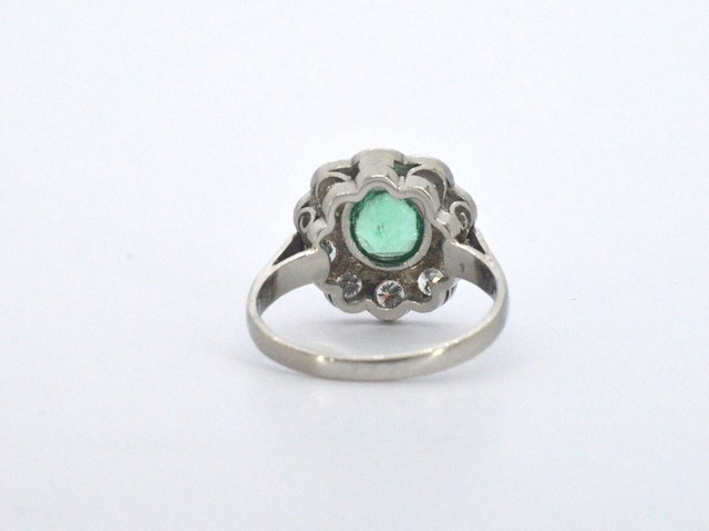 Antieke platina ring met een colombiaanse smaragd en natuurlijke diamanten - afbeelding 8 van  11
