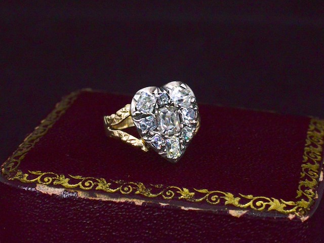 Antieke ring met oud geslepen diamanten - afbeelding 2 van  8