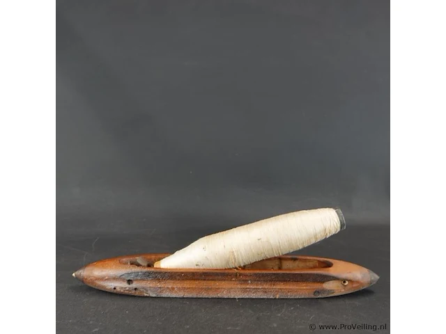 Antieke schietspoel met draadklos - afbeelding 2 van  5