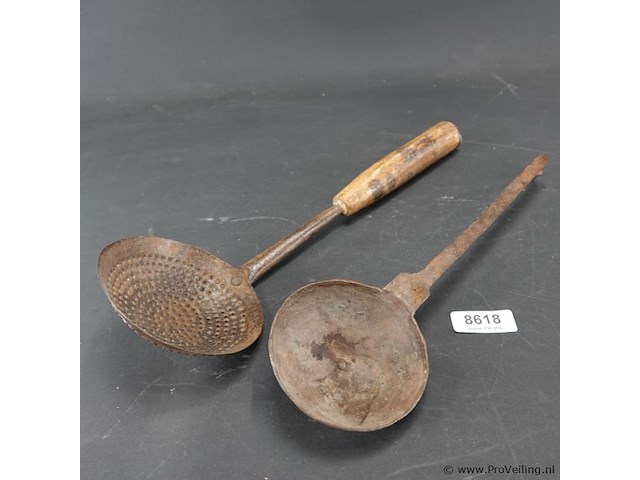 Antieke schuimspaan en antieke pollepel - afbeelding 1 van  5