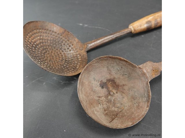 Antieke schuimspaan en antieke pollepel - afbeelding 2 van  5