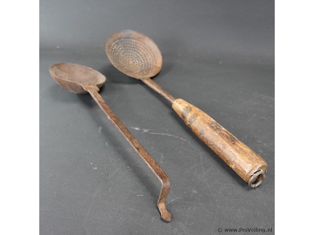 Antieke schuimspaan en antieke pollepel - afbeelding 3 van  5