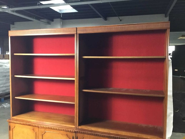 Antieke showkast (2x) - afbeelding 1 van  7