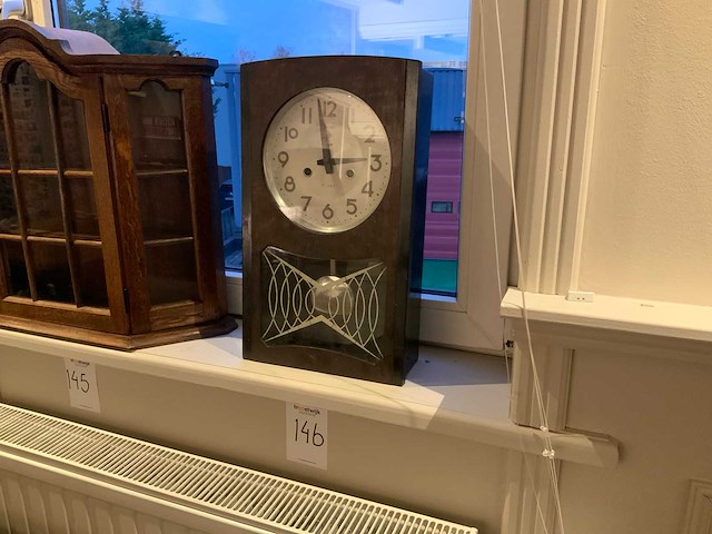 Antieke slingerklok - afbeelding 1 van  1