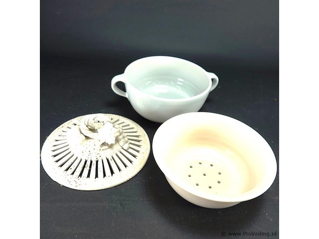 Antieke terrinne met inwendige lekschaal - afbeelding 3 van  5