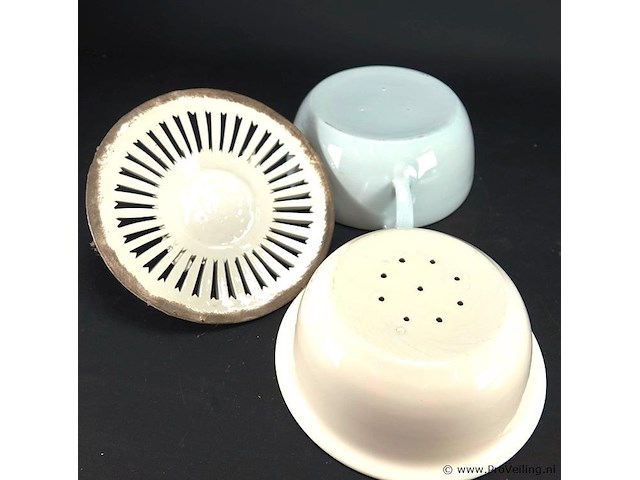 Antieke terrinne met inwendige lekschaal - afbeelding 4 van  5