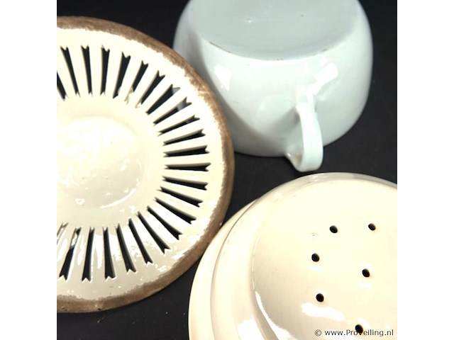 Antieke terrinne met inwendige lekschaal - afbeelding 5 van  5