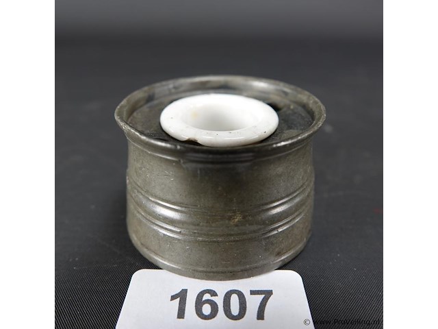 Antieke tinnen inktpot met porseleinen inktbak - afbeelding 1 van  3