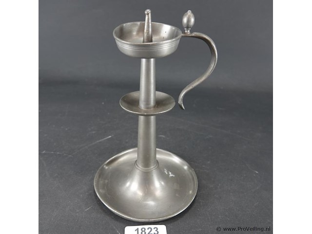 Antieke tinnen kandelaar - afbeelding 1 van  5