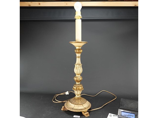 Antieke tot lampvoet gemaakte houten kandelaar - afbeelding 1 van  5