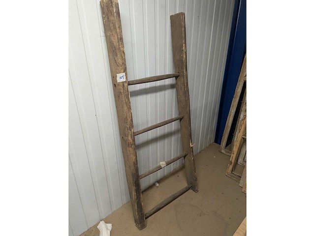 Antieke vintage trap - afbeelding 1 van  2