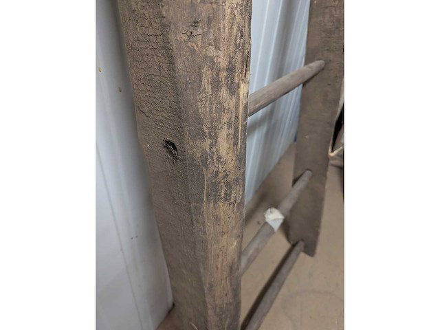 Antieke vintage trap - afbeelding 2 van  2