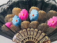 Antieke waaier - black flowers - bakeliet handvat - mint conditie - afbeelding 1 van  5