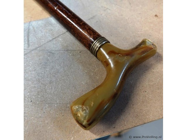Antieke wandelstok met amber/jade?. handvat - afbeelding 3 van  5