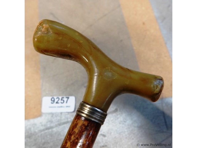 Antieke wandelstok met amber/jade?. handvat - afbeelding 4 van  5