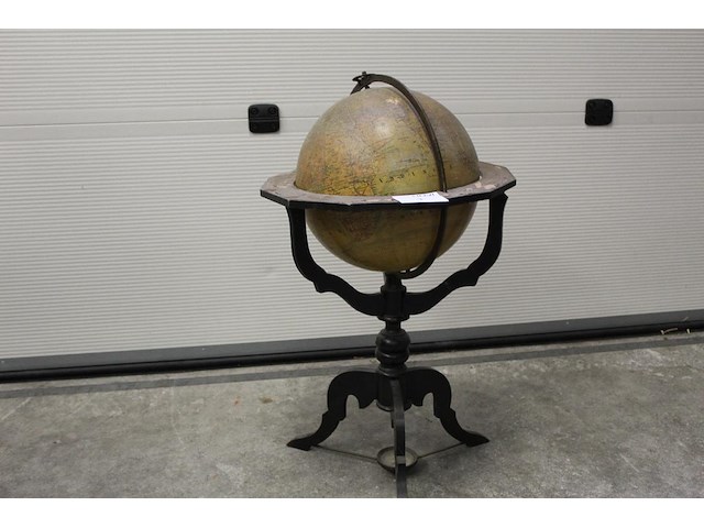 Antieke wereldbol met kompas. doorsnede 43 cm. hoogte ca. 80 cm - afbeelding 1 van  5