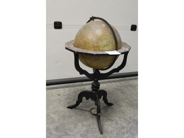 Antieke wereldbol met kompas. doorsnede 43 cm. hoogte ca. 80 cm - afbeelding 2 van  5