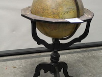 Antieke wereldbol met kompas. doorsnede 43 cm. hoogte ca. 80 cm - afbeelding 2 van  5