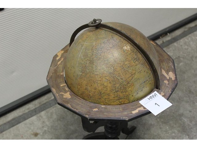 Antieke wereldbol met kompas. doorsnede 43 cm. hoogte ca. 80 cm - afbeelding 3 van  5