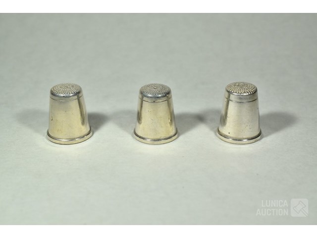 Antieke zilveren vingerhoedjes - afbeelding 1 van  7