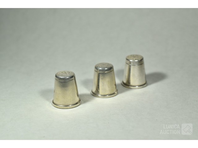 Antieke zilveren vingerhoedjes - afbeelding 2 van  7