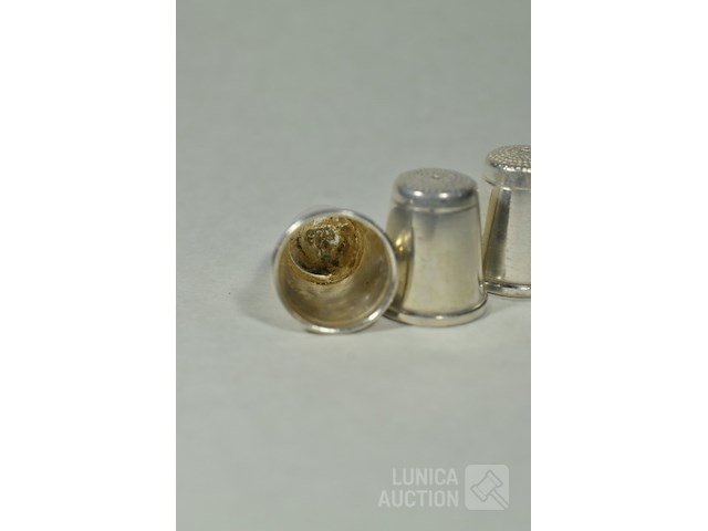 Antieke zilveren vingerhoedjes - afbeelding 5 van  7