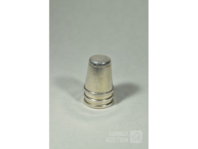 Antieke zilveren vingerhoedjes - afbeelding 7 van  7