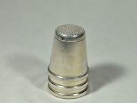Antieke zilveren vingerhoedjes - afbeelding 7 van  7
