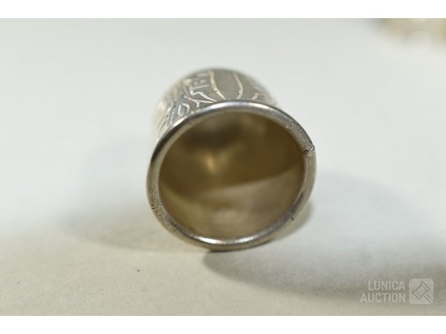 Antieke zilveren vingerhoedjes - afbeelding 8 van  11