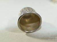 Antieke zilveren vingerhoedjes - afbeelding 8 van  11