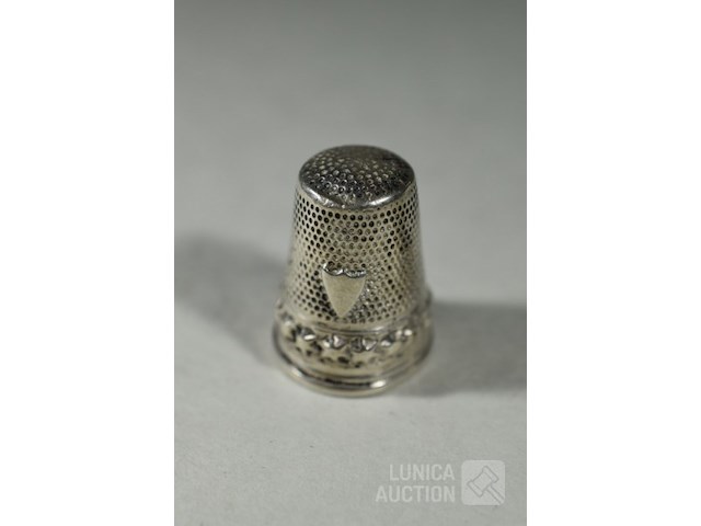 Antieke zilveren vingerhoedjes - afbeelding 9 van  11