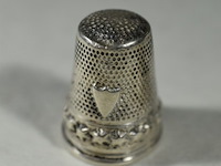 Antieke zilveren vingerhoedjes - afbeelding 9 van  11