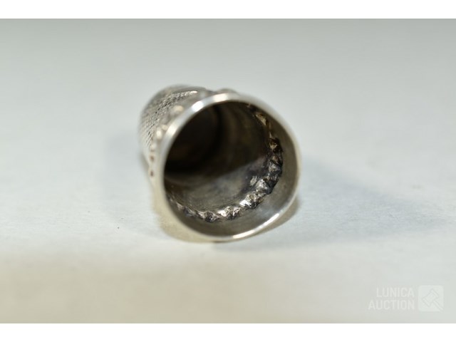 Antieke zilveren vingerhoedjes - afbeelding 10 van  11