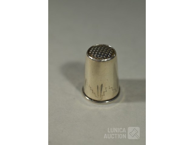 Antieke zilveren vingerhoedjes - afbeelding 11 van  11