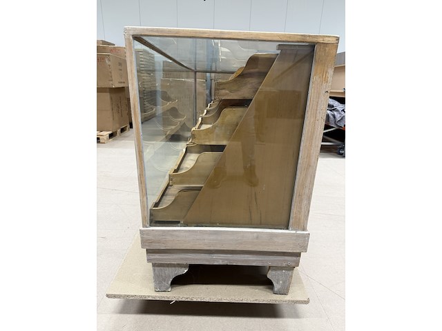 Antieke/vintage winkeltoonbank met glazen vitrine en laden, grenen - afbeelding 6 van  10