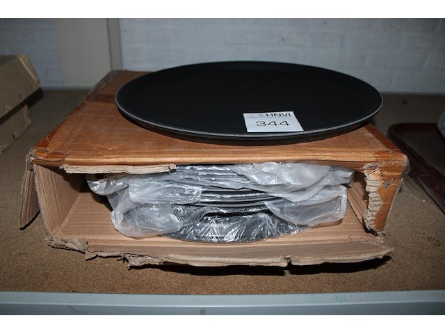 Antislip dienbladen met doorsnede 40 cm. 10 stuks. - afbeelding 1 van  2