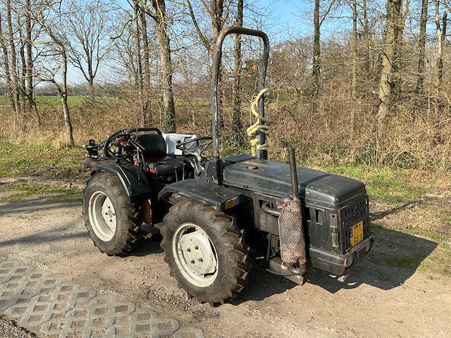 Antonio carraro - tigre - vierwielaangedreven landbouwtractor - afbeelding 1 van  8