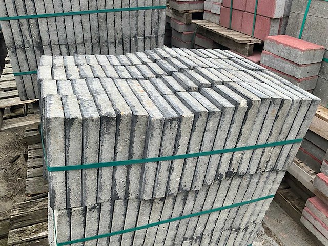 Antraciet betontegel 150x300x40mm (circa 60m2) - afbeelding 2 van  4