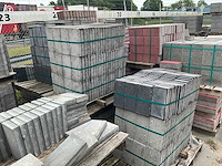 Antraciet betontegel 150x300x40mm (circa 60m2) - afbeelding 3 van  4