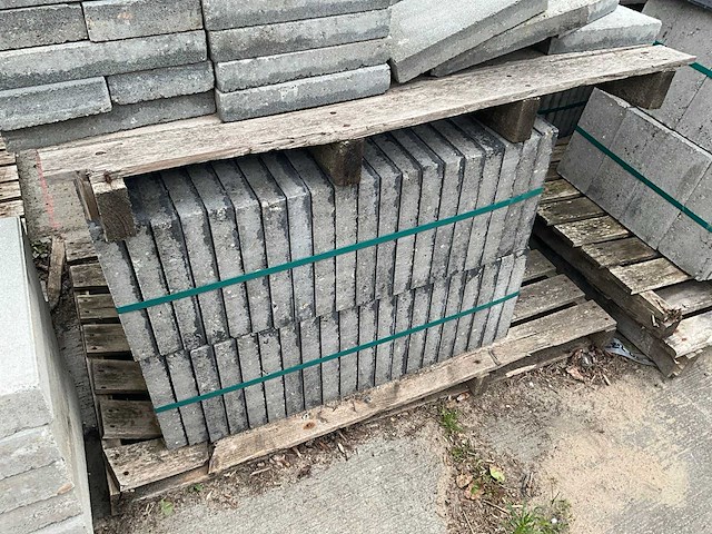 Antraciet betontegel 150x300x40mm (circa 60m2) - afbeelding 4 van  4