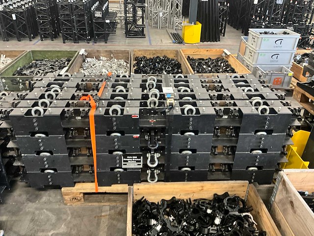 Aoto m8e hanging bracket quattro (28x) - afbeelding 1 van  5